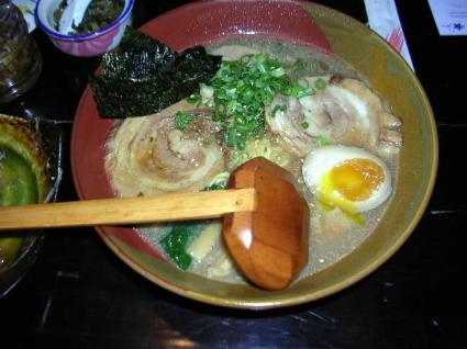 とんこつしょうゆラーメン