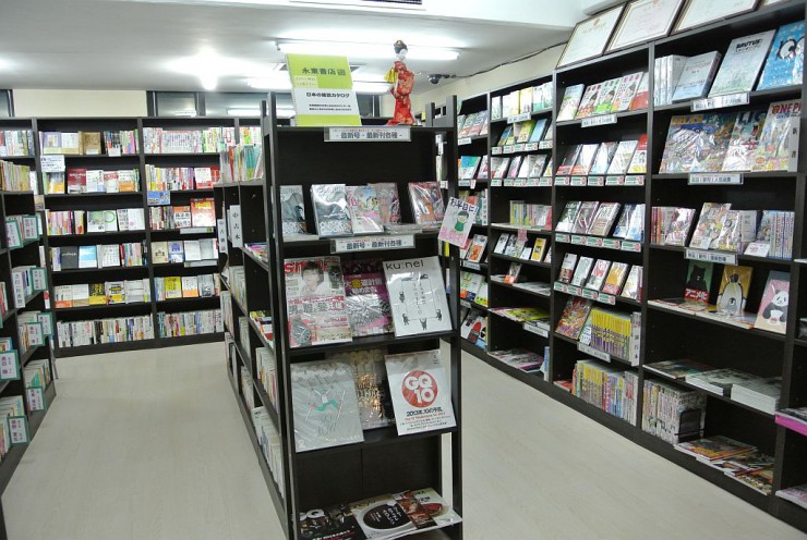 日本の漫画や書籍、雑誌がそろう永東書店