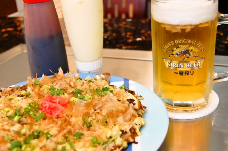 お好み焼きとキリン一番搾りの生ビール