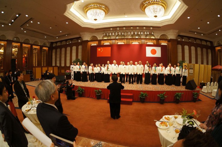 「北国の春」などを披露した「唱歌かたりべの会」