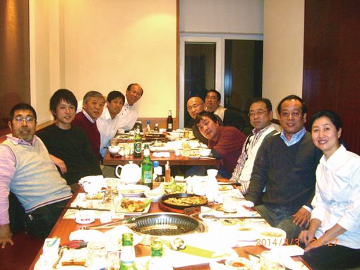 料理と楽しい会話で盛り上がった岡山県人会