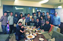 杉原前会長の送別会を兼ねて開かれた総会（前列中央右側が杉原前会長）