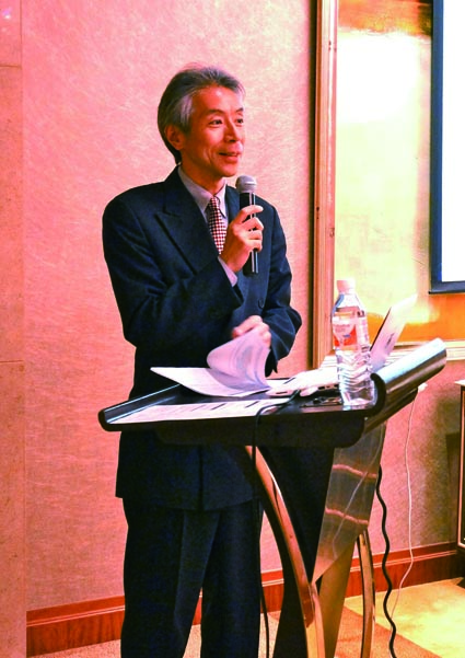 講演するジェトロ大連の荒畑所長